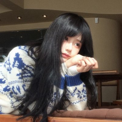 赤裸并存在著